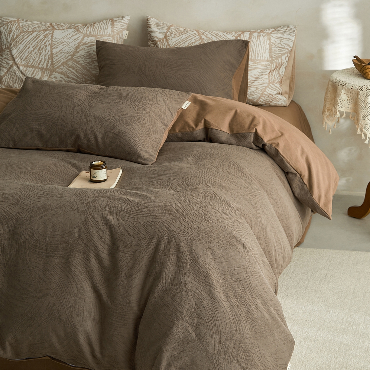 91家纺网 家纺一手货源 找家纺 简宜家居（朝初家纺） 2025新款全棉提花纯棉加厚磨毛四件套 彩绘-暖棕