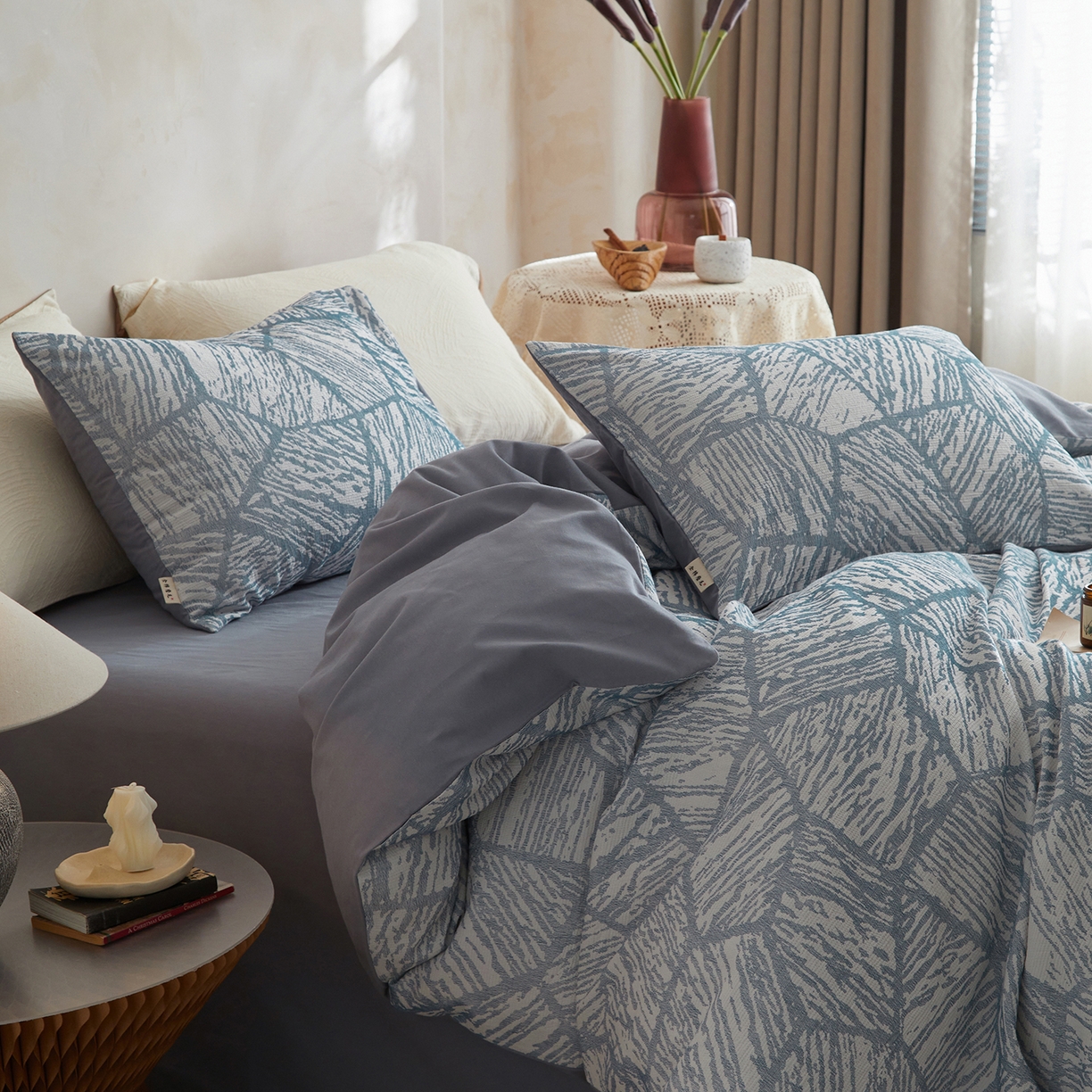91家纺网 家纺一手货源 找家纺 简宜家居（朝初家纺） 2025新款全棉提花纯棉加厚磨毛四件套 梦枝-灰蓝