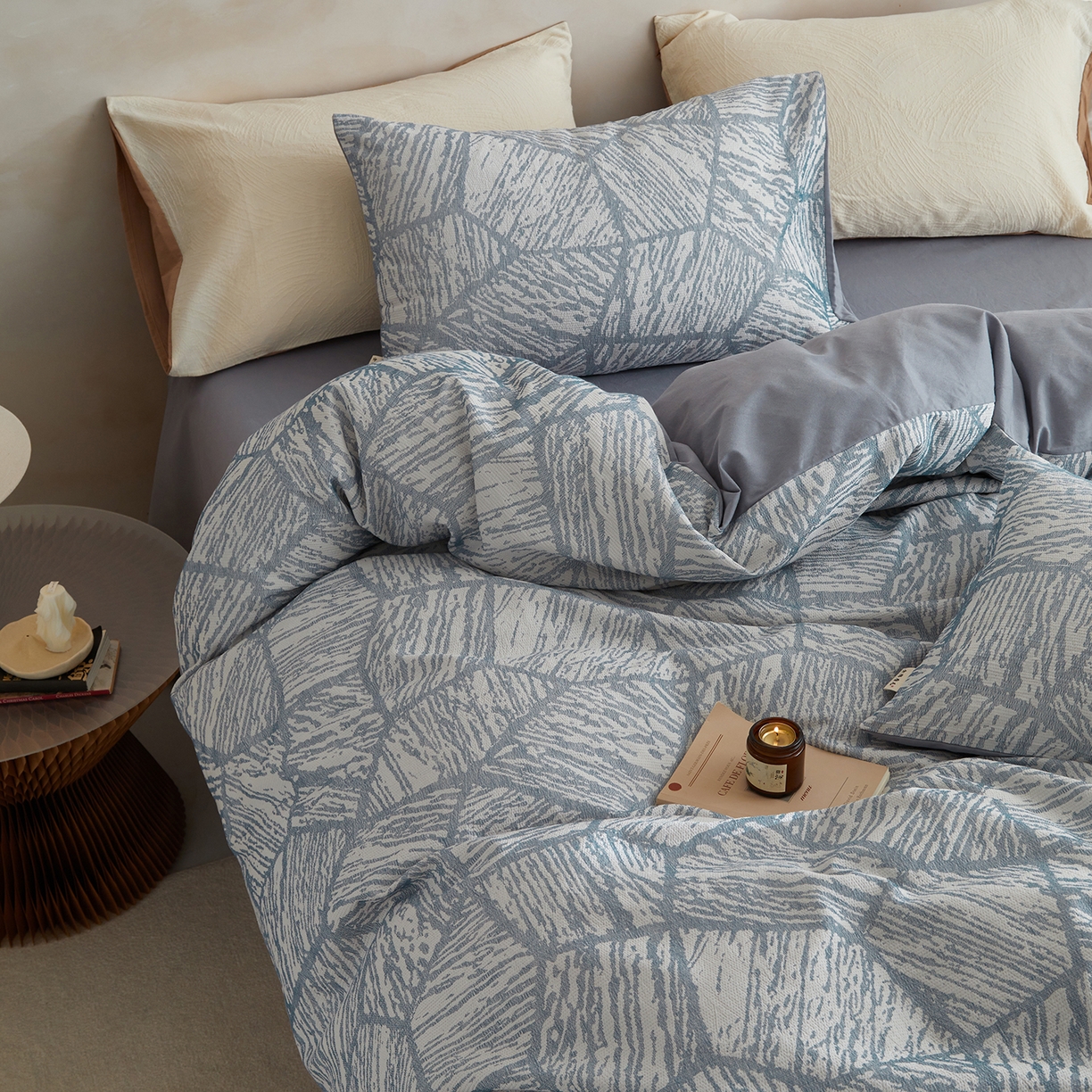 91家纺网 家纺一手货源 找家纺 简宜家居（朝初家纺） 2025新款全棉提花纯棉加厚磨毛四件套 梦枝-灰蓝