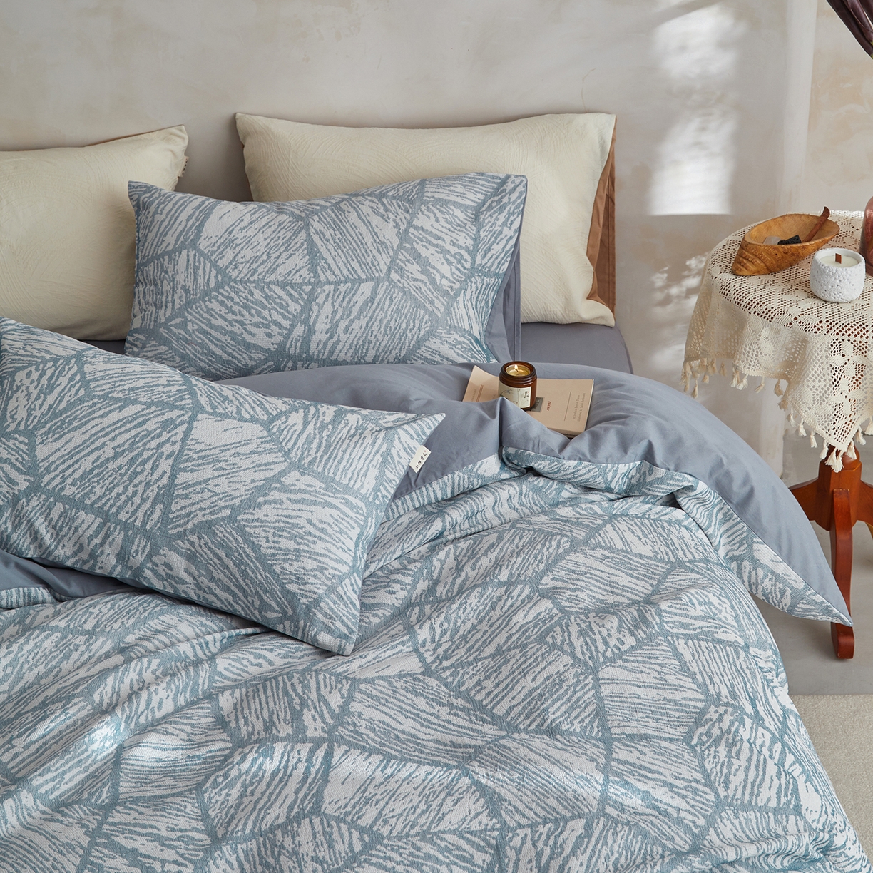 91家纺网 家纺一手货源 找家纺 简宜家居（朝初家纺） 2025新款全棉提花纯棉加厚磨毛四件套 梦枝-灰蓝