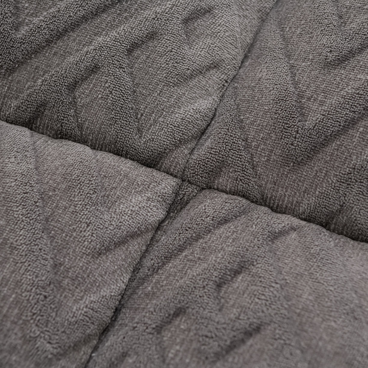 91家纺网 家纺一手货源 找家纺 （总）金灵居 2025新款雕花牛奶绒床垫羊羔绒床垫床褥子跨境外贸