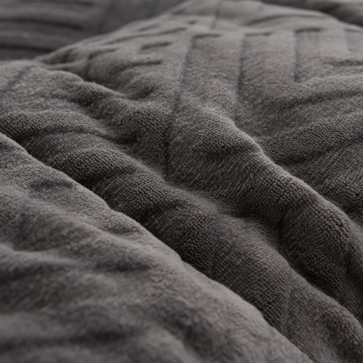 91家纺网 家纺一手货源 找家纺 （总）金灵居 2025新款雕花牛奶绒床垫羊羔绒床垫床褥子跨境外贸