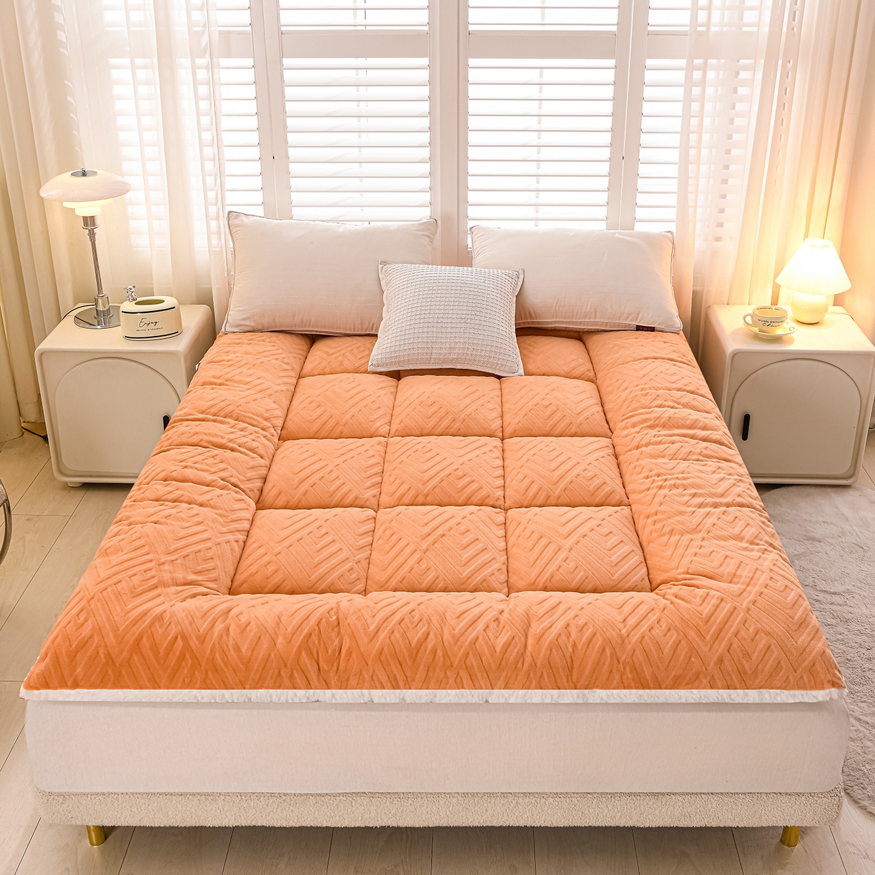 91家纺网 家纺一手货源 找家纺 金灵居 2025新款雕花牛奶绒床垫羊羔绒床垫床褥子跨境外贸 橙拼白