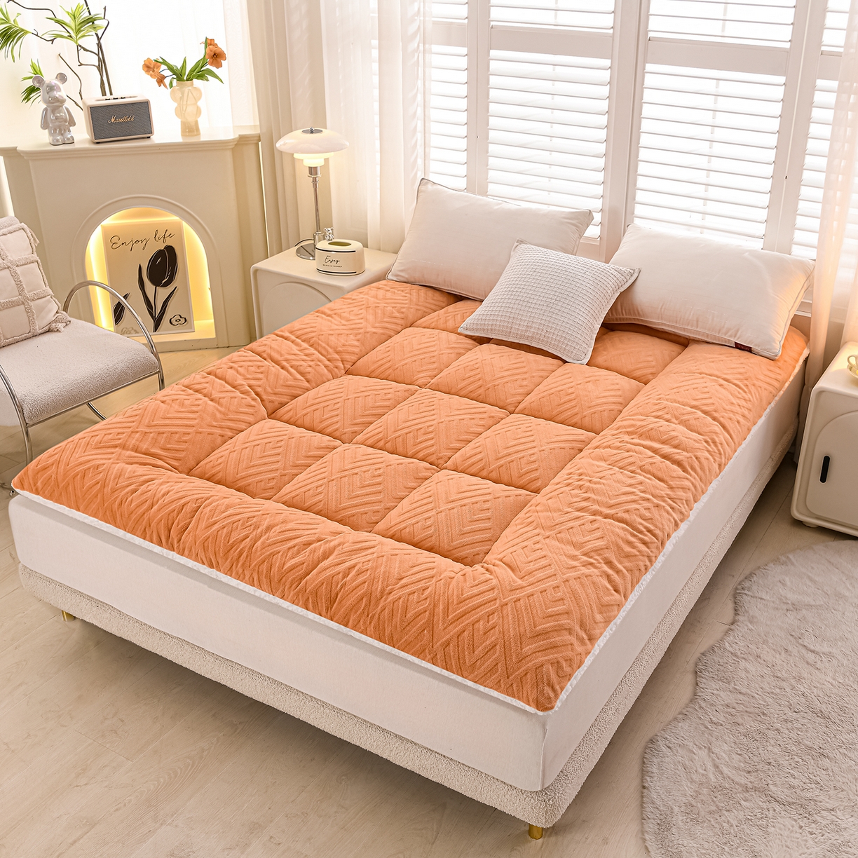 91家纺网 家纺一手货源 找家纺 金灵居 2025新款雕花牛奶绒床垫羊羔绒床垫床褥子跨境外贸 橙拼白