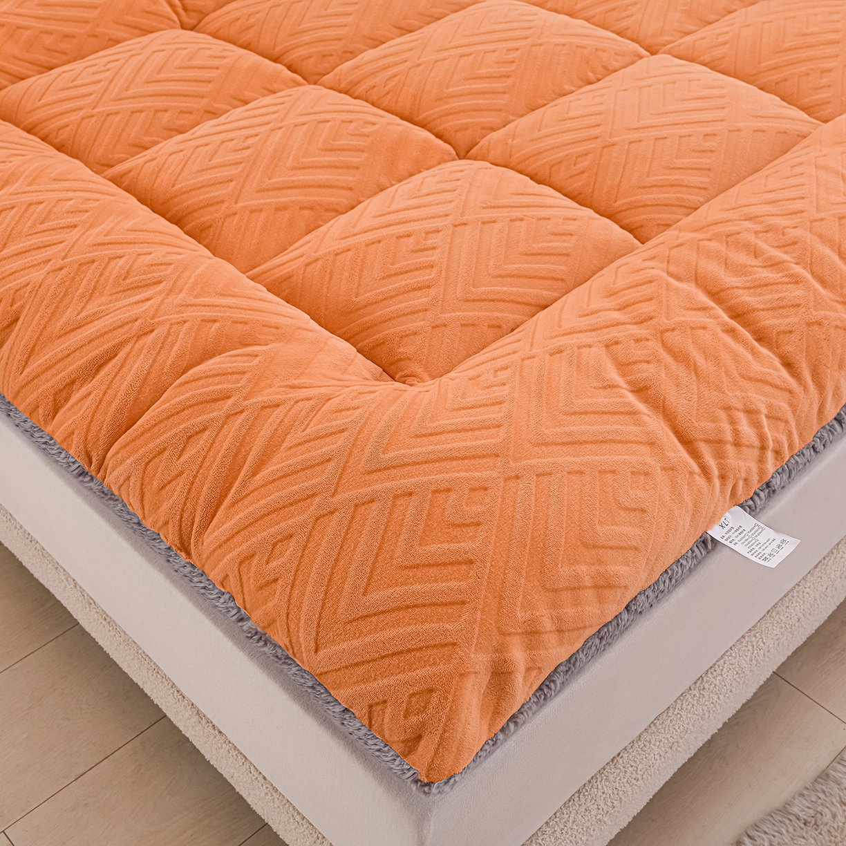 91家纺网 家纺一手货源 找家纺 金灵居 2025新款雕花牛奶绒床垫羊羔绒床垫床褥子跨境外贸 橙拼灰