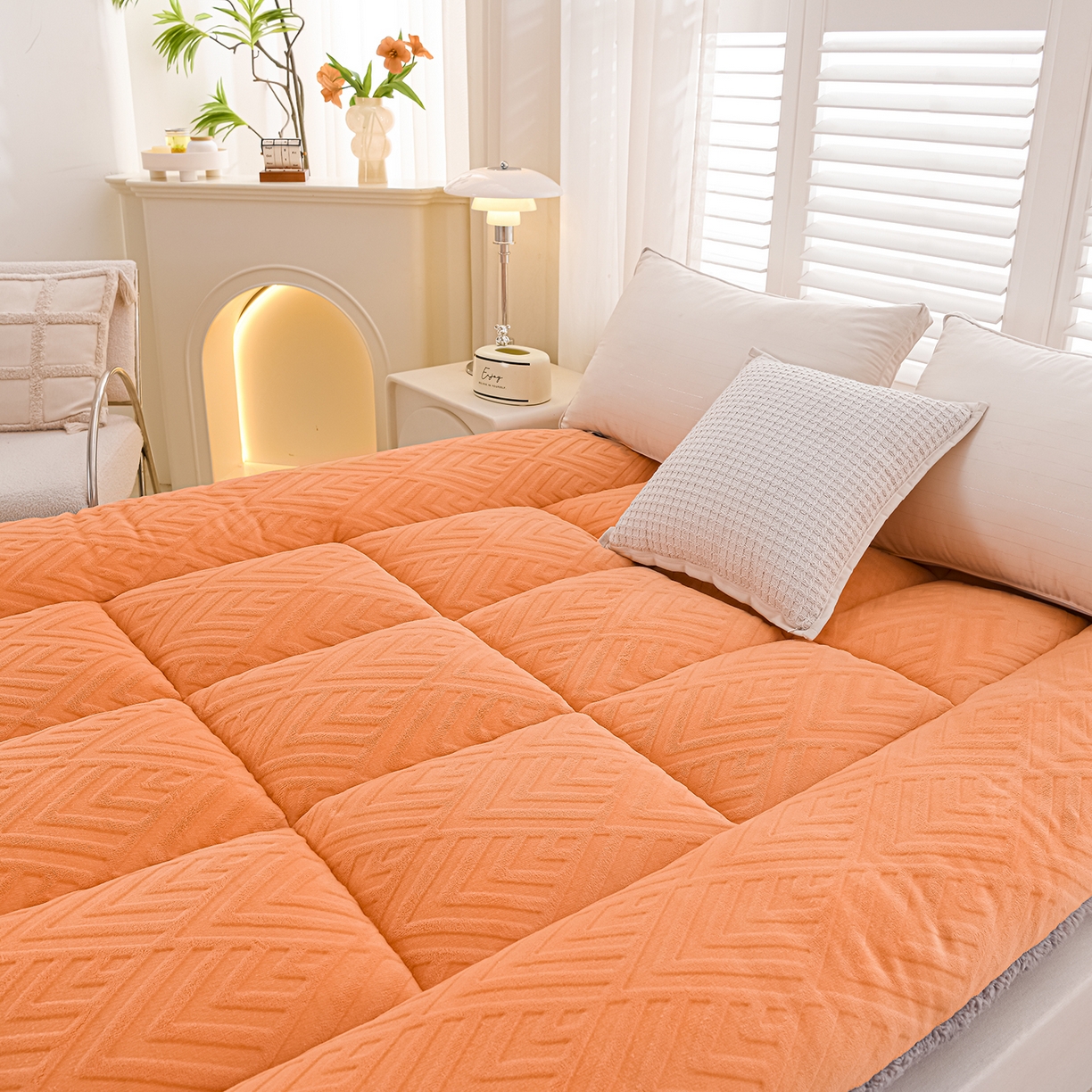 91家纺网 家纺一手货源 找家纺 金灵居 2025新款雕花牛奶绒床垫羊羔绒床垫床褥子跨境外贸 橙拼灰