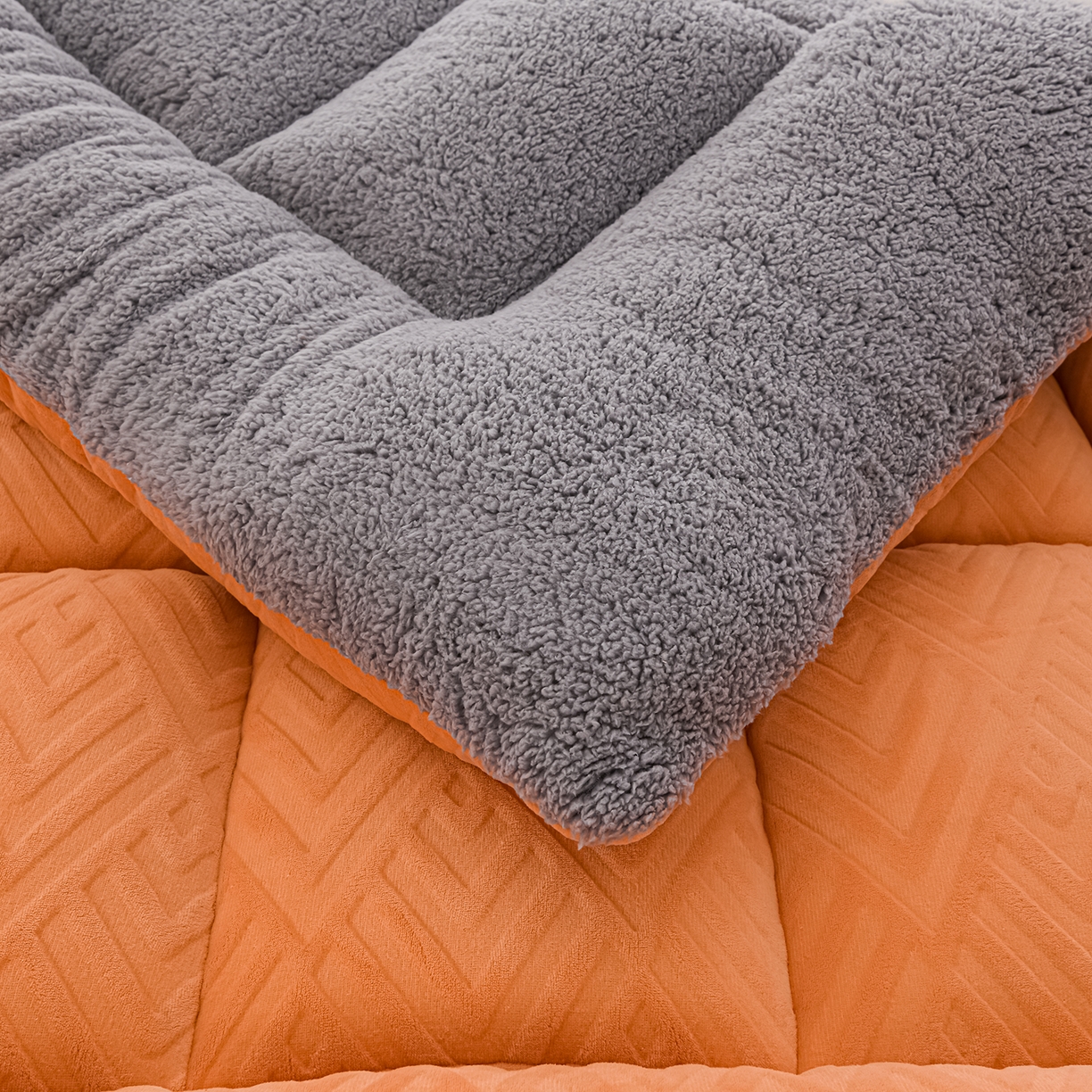 91家纺网 家纺一手货源 找家纺 金灵居 2025新款雕花牛奶绒床垫羊羔绒床垫床褥子跨境外贸 橙拼灰