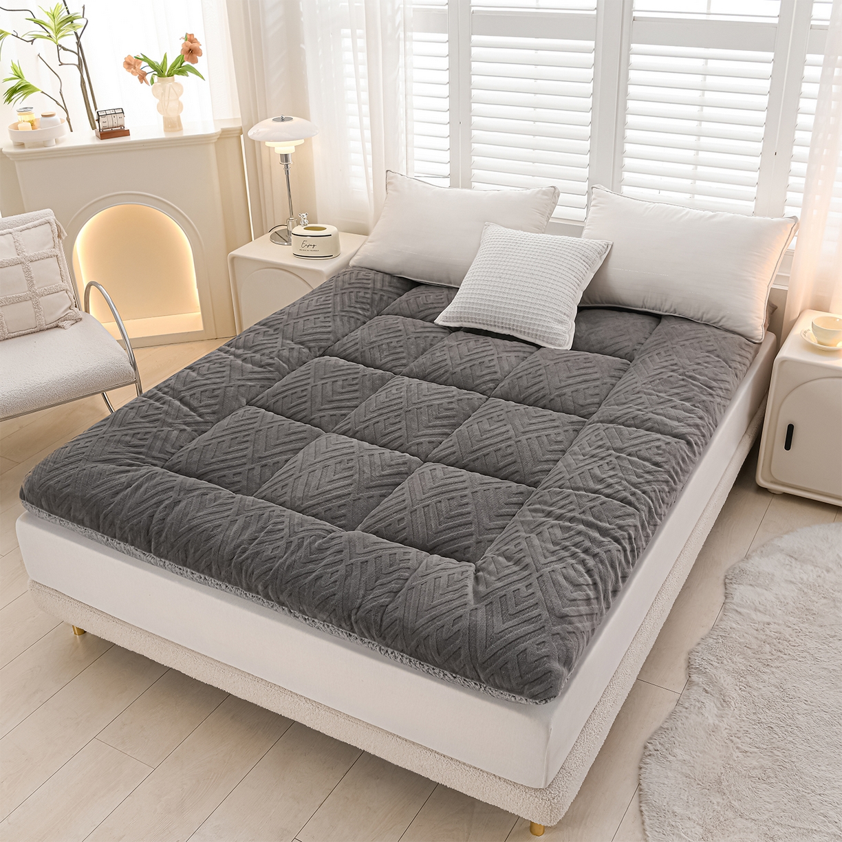 91家纺网 家纺一手货源 找家纺 金灵居 2025新款雕花牛奶绒床垫羊羔绒床垫床褥子跨境外贸 灰拼灰