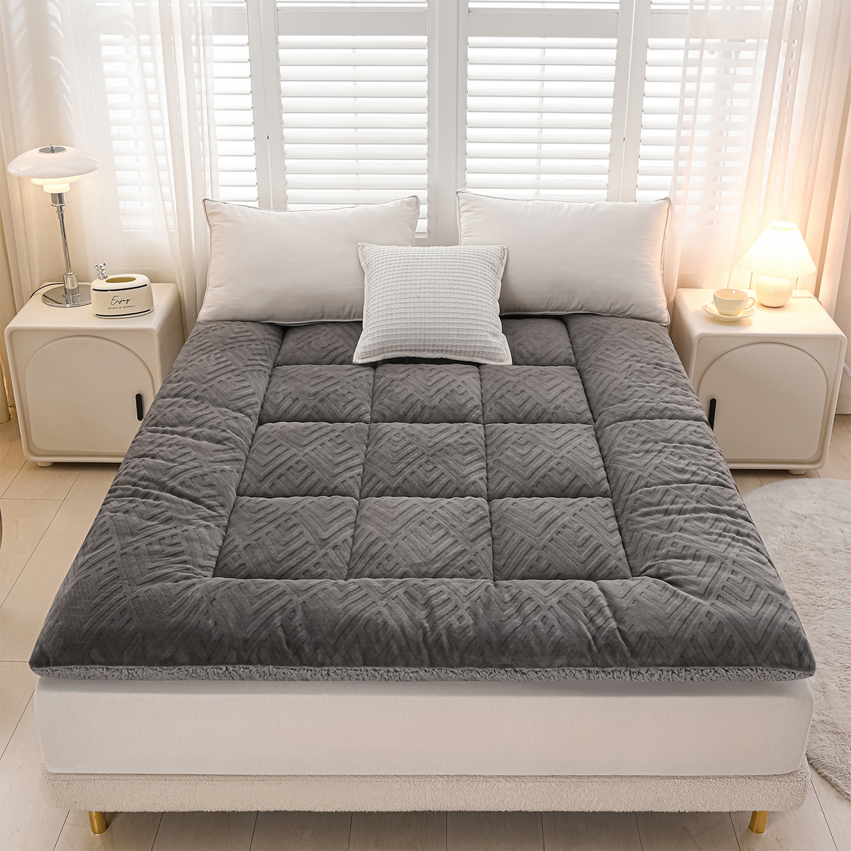 91家纺网 家纺一手货源 找家纺 金灵居 2025新款雕花牛奶绒床垫羊羔绒床垫床褥子跨境外贸 灰拼灰