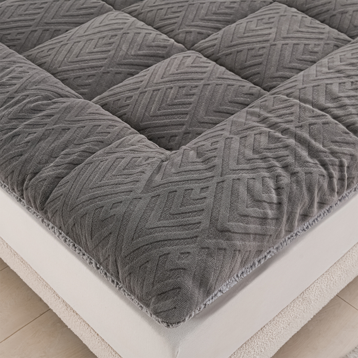 91家纺网 家纺一手货源 找家纺 金灵居 2025新款雕花牛奶绒床垫羊羔绒床垫床褥子跨境外贸 灰拼灰