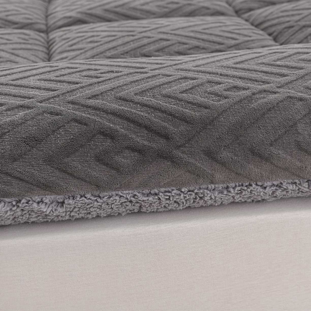 91家纺网 家纺一手货源 找家纺 金灵居 2025新款雕花牛奶绒床垫羊羔绒床垫床褥子跨境外贸 灰拼灰