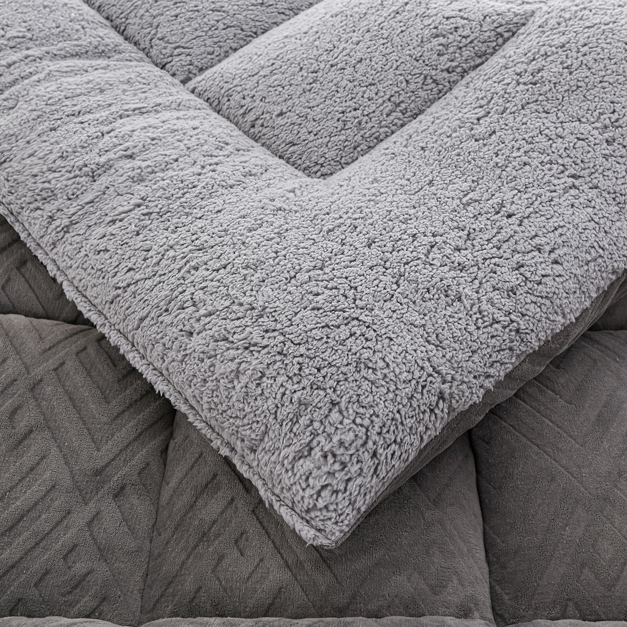 91家纺网 家纺一手货源 找家纺 金灵居 2025新款雕花牛奶绒床垫羊羔绒床垫床褥子跨境外贸 灰拼灰