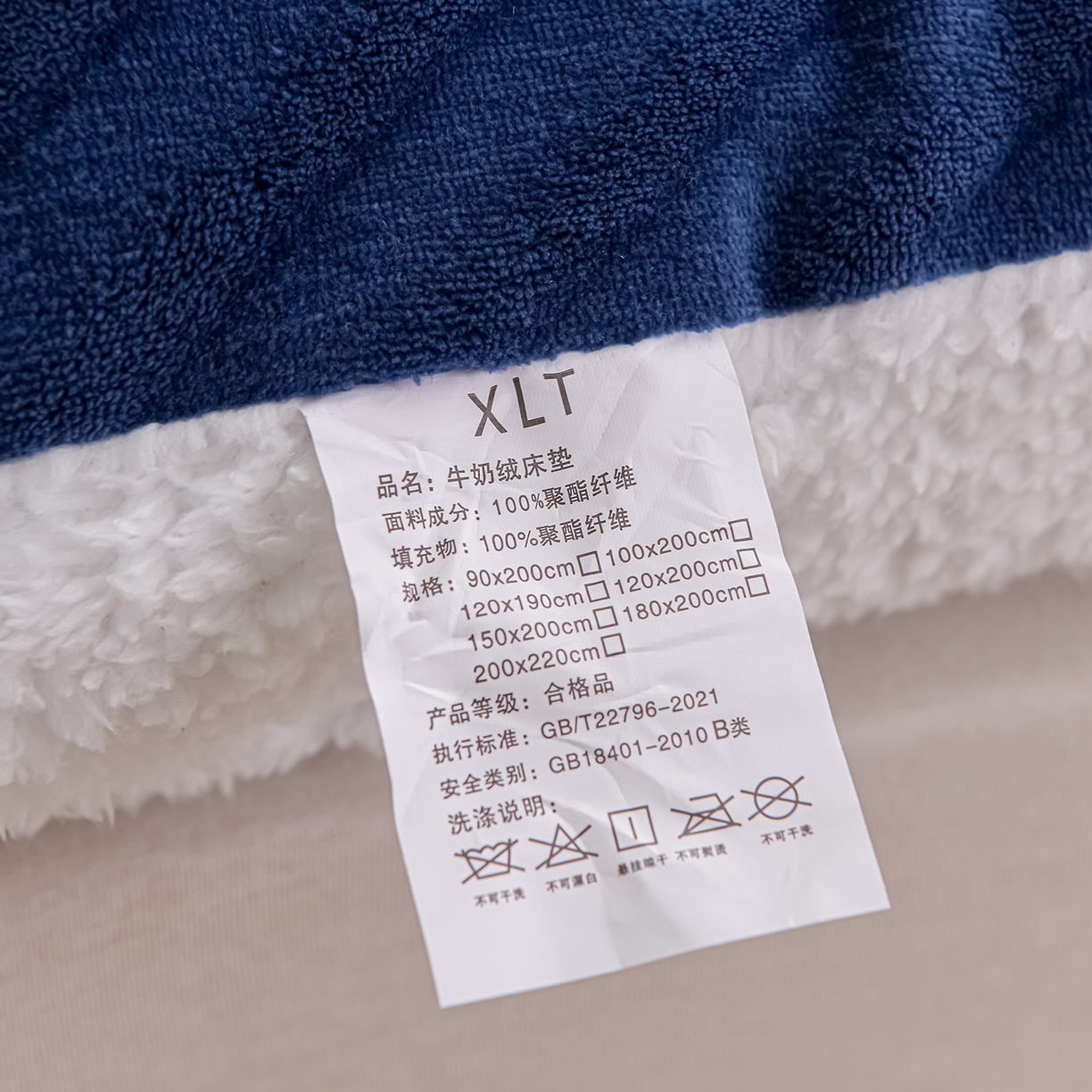 91家纺网 家纺一手货源 找家纺 金灵居 2025新款雕花牛奶绒床垫羊羔绒床垫床褥子跨境外贸 蓝拼白