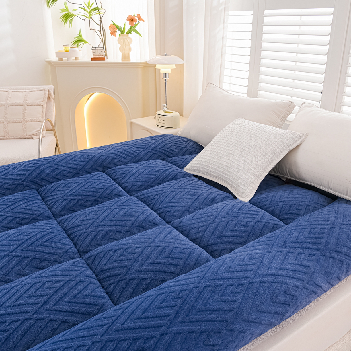 91家纺网 家纺一手货源 找家纺 金灵居 2025新款雕花牛奶绒床垫羊羔绒床垫床褥子跨境外贸 蓝拼灰