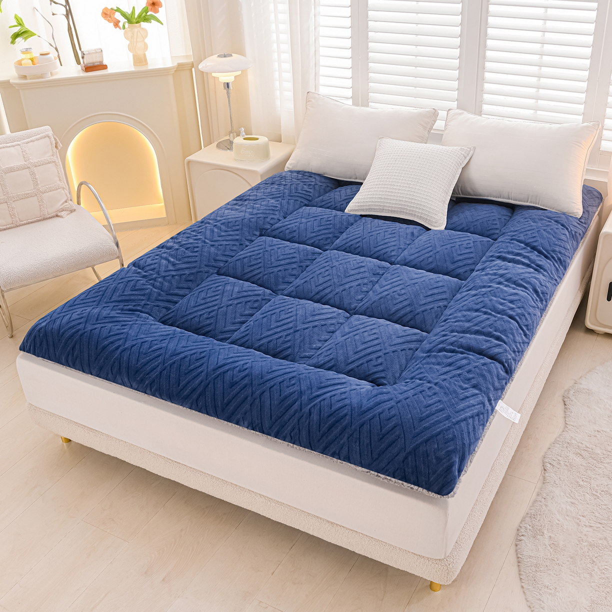 91家纺网 家纺一手货源 找家纺 金灵居 2025新款雕花牛奶绒床垫羊羔绒床垫床褥子跨境外贸 蓝拼灰