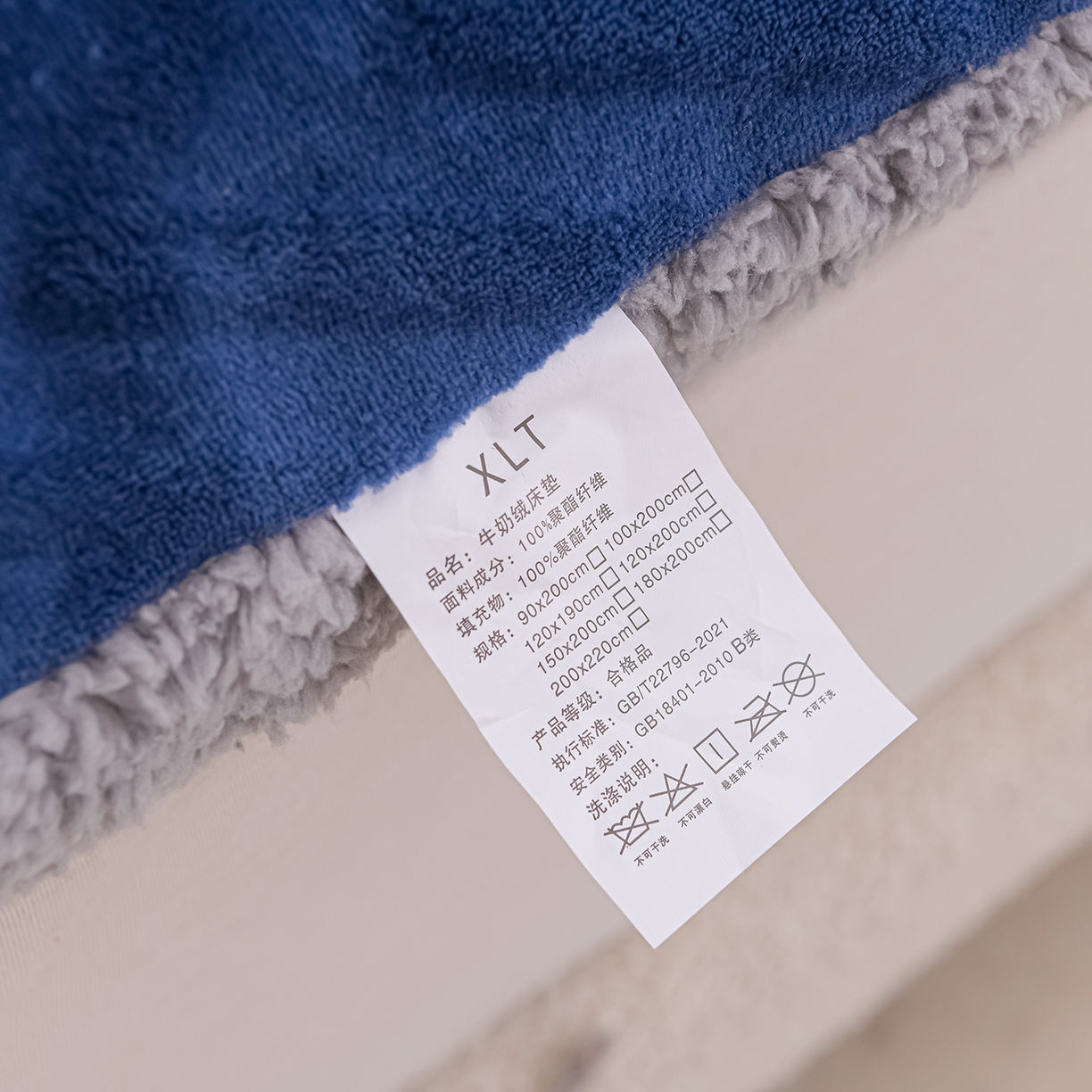 91家纺网 家纺一手货源 找家纺 金灵居 2025新款雕花牛奶绒床垫羊羔绒床垫床褥子跨境外贸 蓝拼灰