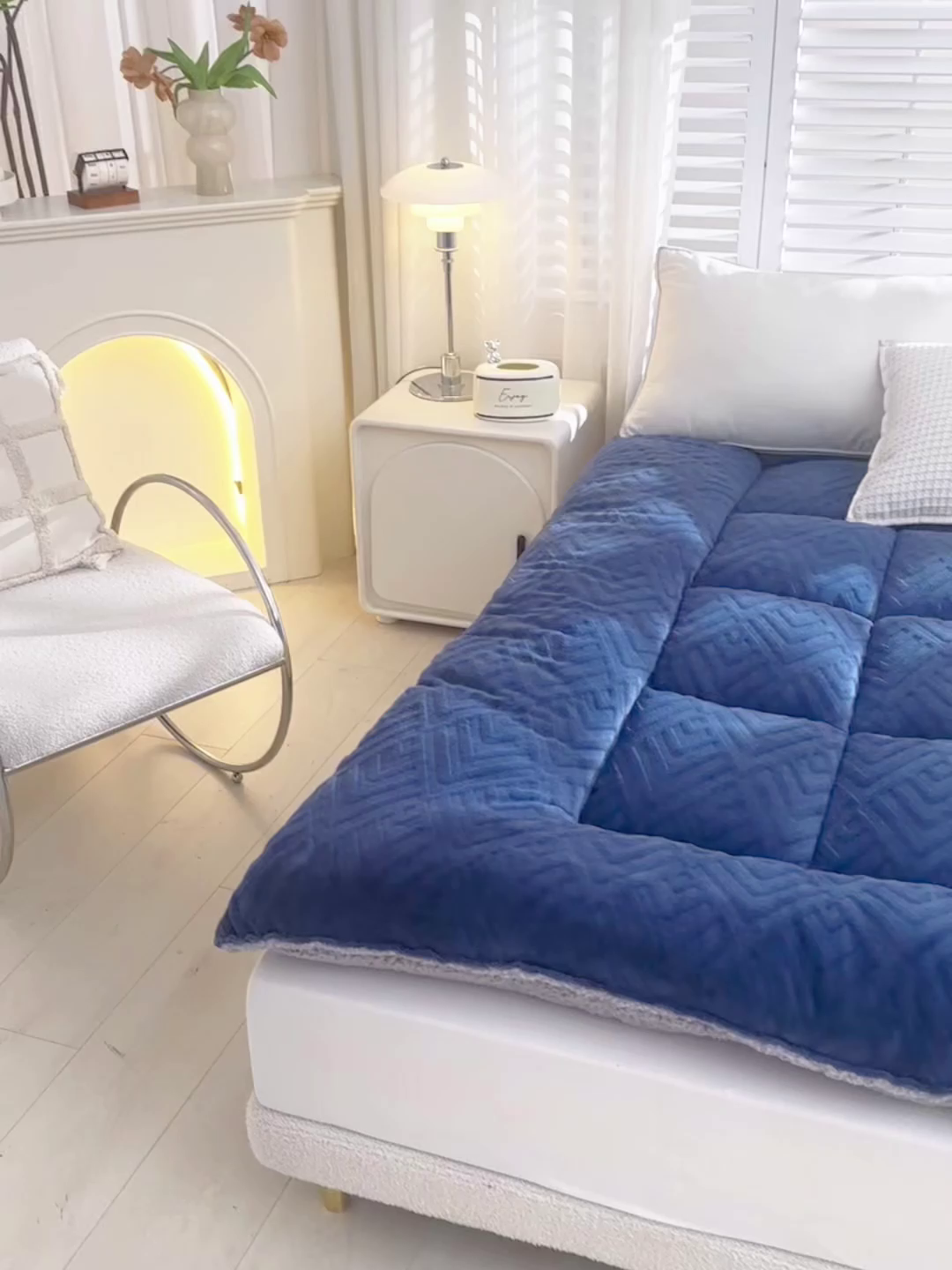 91家纺网 家纺一手货源 找家纺 金灵居 2025新款雕花牛奶绒床垫羊羔绒床垫床褥子跨境外贸 蓝拼灰