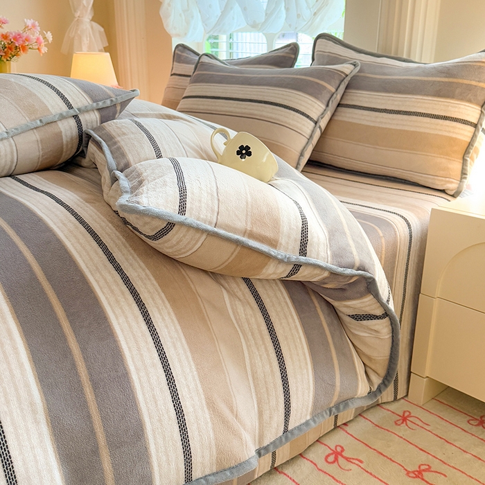 91家纺网 家纺一手货源 找家纺 518家纺 2025新高克重200g卡通印花牛奶绒四件套（支持定制）摩登时尚