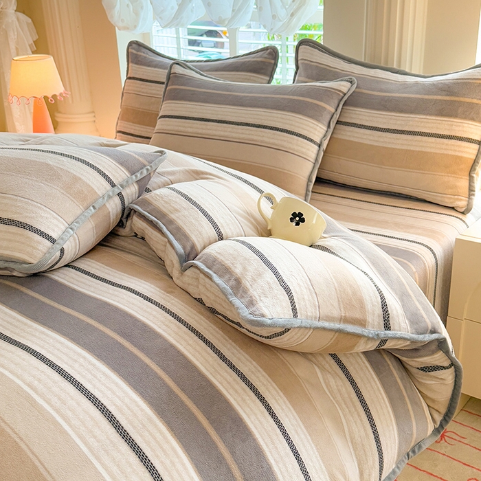 91家纺网 家纺一手货源 找家纺 518家纺 2025新高克重200g卡通印花牛奶绒四件套（支持定制）摩登时尚