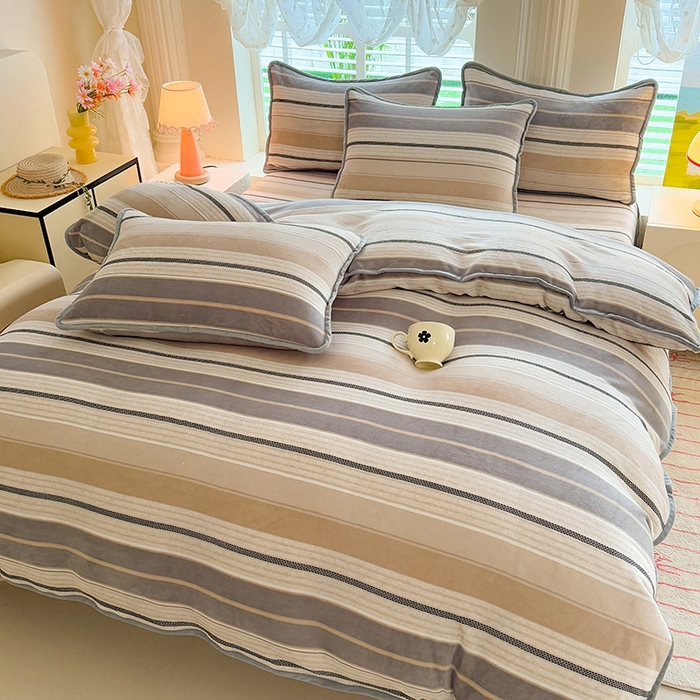 91家纺网 家纺一手货源 找家纺 518家纺 2025新高克重200g卡通印花牛奶绒四件套（支持定制）摩登时尚