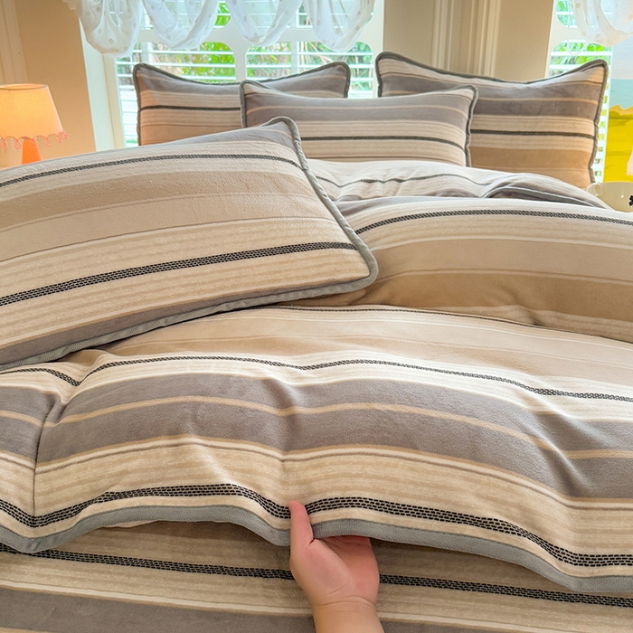 91家纺网 家纺一手货源 找家纺 518家纺 2025新高克重200g卡通印花牛奶绒四件套（支持定制）摩登时尚