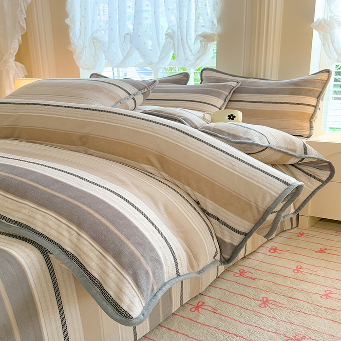 91家纺网 家纺一手货源 找家纺 518家纺 2025新高克重200g卡通印花牛奶绒四件套（支持定制）摩登时尚