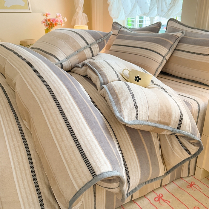 91家纺网 家纺一手货源 找家纺 518家纺 2025新高克重200g卡通印花牛奶绒四件套（支持定制）摩登时尚