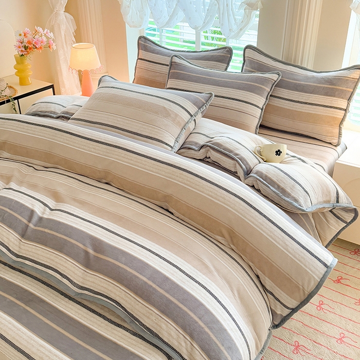 91家纺网 家纺一手货源 找家纺 518家纺 2025新高克重200g卡通印花牛奶绒四件套（支持定制）摩登时尚