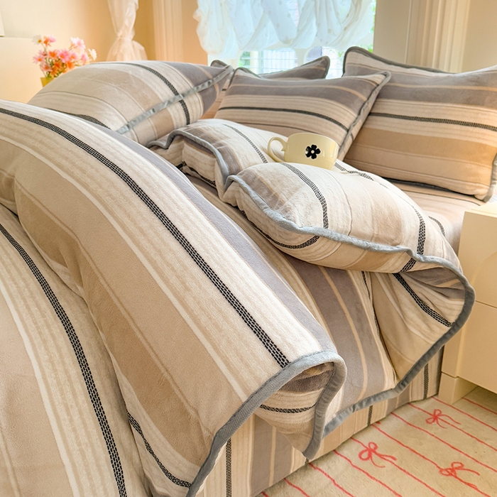 91家纺网 家纺一手货源 找家纺 518家纺 2025新高克重200g卡通印花牛奶绒四件套（支持定制）摩登时尚