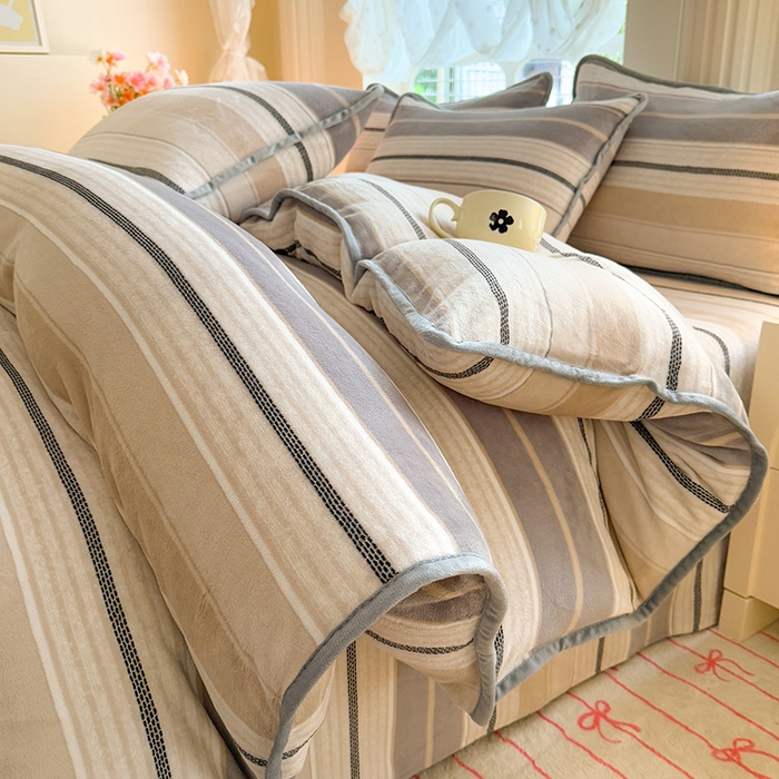 91家纺网 家纺一手货源 找家纺 518家纺 2025新高克重200g卡通印花牛奶绒四件套（支持定制）摩登时尚