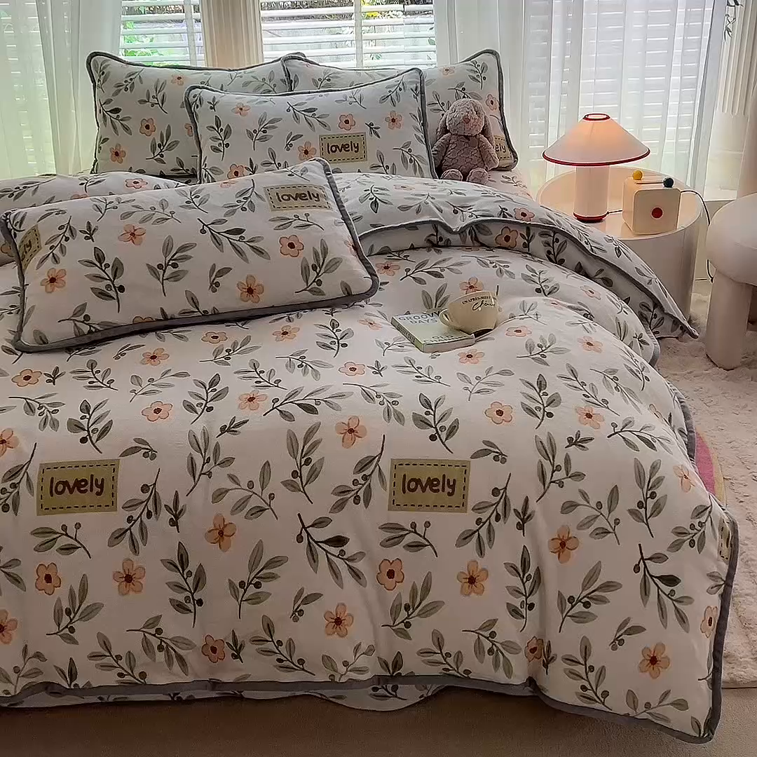 91家纺网 家纺一手货源 找家纺 518家纺 2025新高克重200g卡通印花牛奶绒四件套（支持定制）青柠薄荷