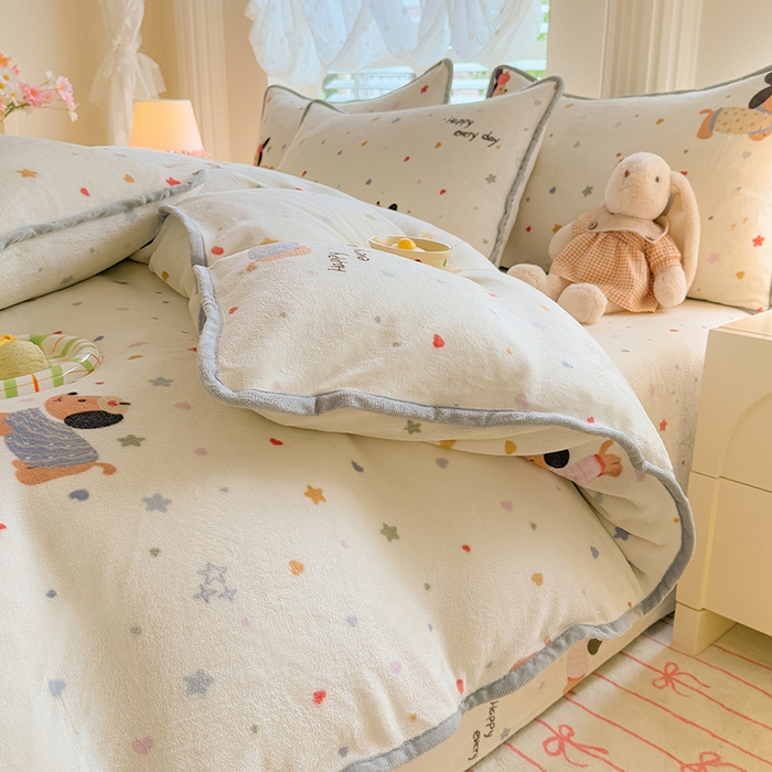 91家纺网 家纺一手货源 找家纺 518家纺 2025新高克重200g卡通印花牛奶绒四件套（支持定制）童趣星海