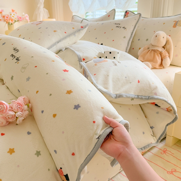 91家纺网 家纺一手货源 找家纺 518家纺 2025新高克重200g卡通印花牛奶绒四件套（支持定制）童趣星海