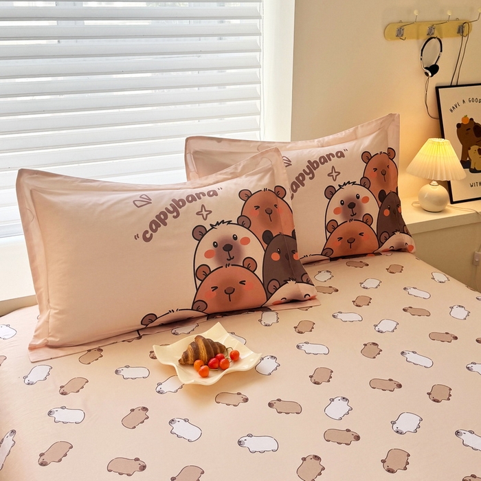 91家纺网 家纺一手货源 找家纺 蘭菲家纺 2025新款全棉大版卡皮巴拉系列四件套 豚一家