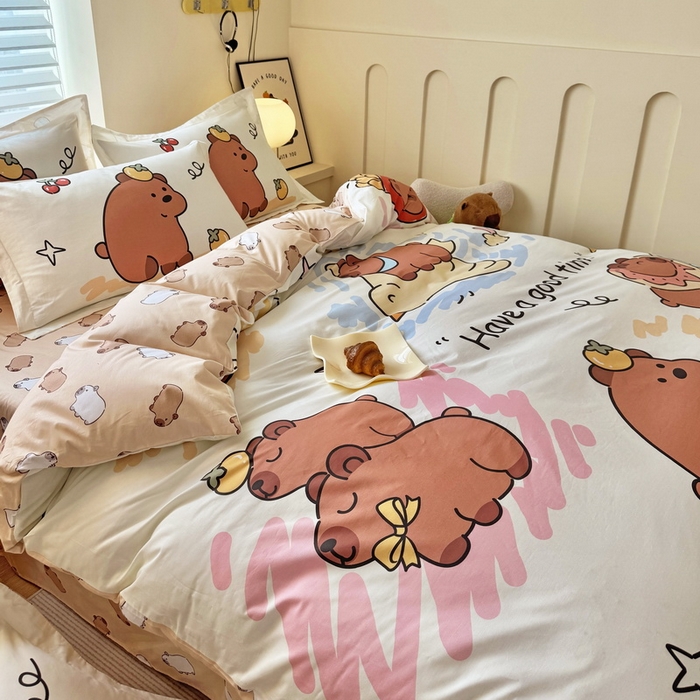 91家纺网 家纺一手货源 找家纺 蘭菲家纺 2025新款全棉大版卡皮巴拉系列四件套 豚世界