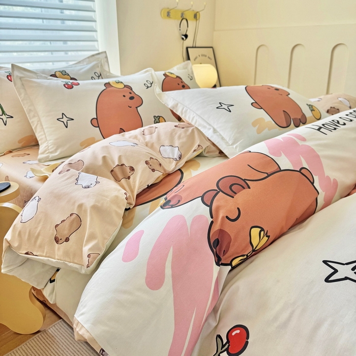 91家纺网 家纺一手货源 找家纺 蘭菲家纺 2025新款全棉大版卡皮巴拉系列四件套 豚世界