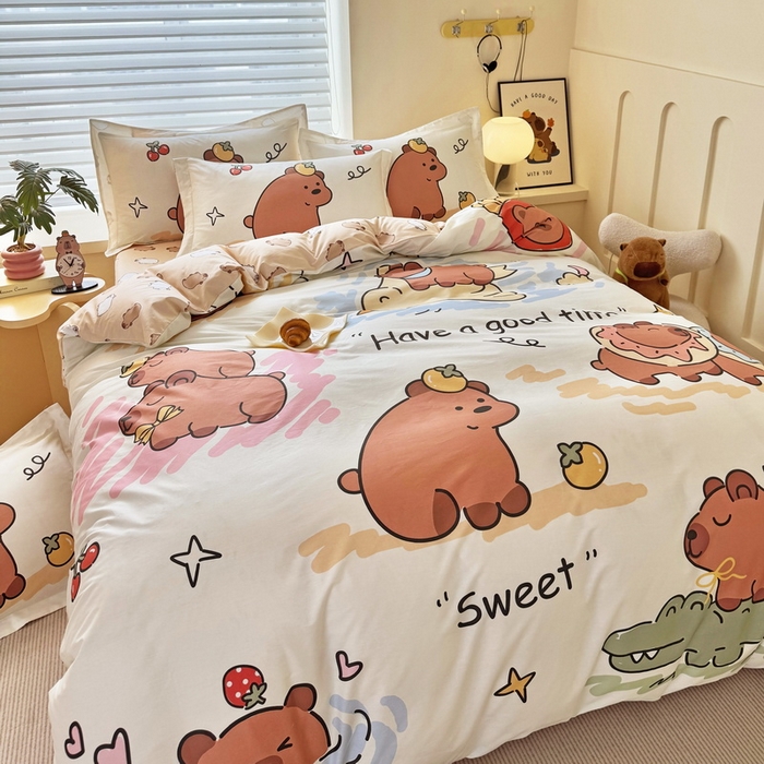 91家纺网 家纺一手货源 找家纺 蘭菲家纺 2025新款全棉大版卡皮巴拉系列四件套 豚世界