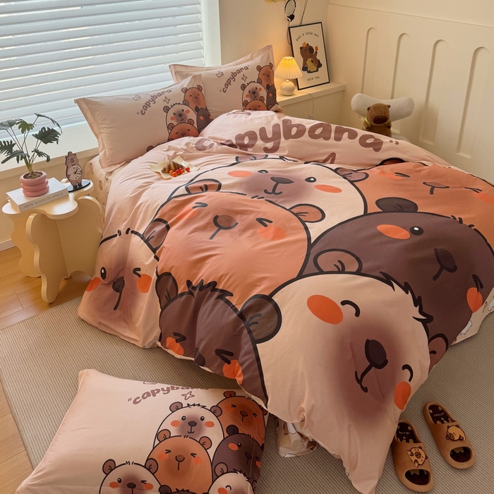 91家纺网 家纺一手货源 找家纺 蘭菲家纺 2025新款全棉大版卡皮巴拉系列四件套 豚一家