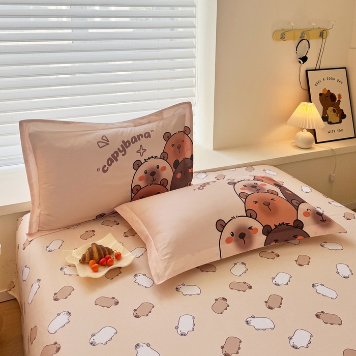 91家纺网 家纺一手货源 找家纺 蘭菲家纺 2025新款全棉大版卡皮巴拉系列四件套 豚一家