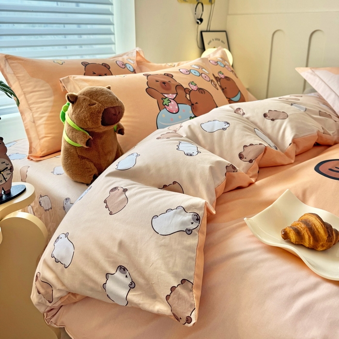 91家纺网 家纺一手货源 找家纺 蘭菲家纺 2025新款全棉大版卡皮巴拉系列四件套 爱卡皮