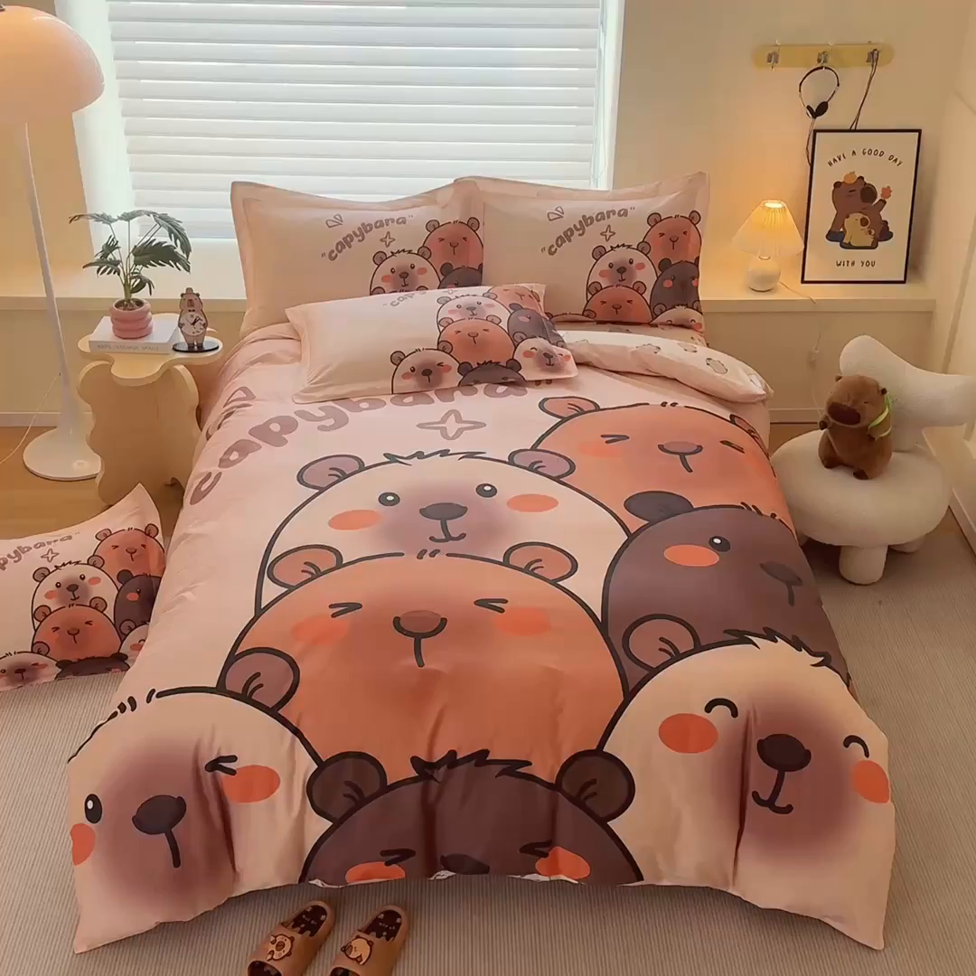 91家纺网 家纺一手货源 找家纺 蘭菲家纺 2025新款全棉大版卡皮巴拉系列四件套 豚一家