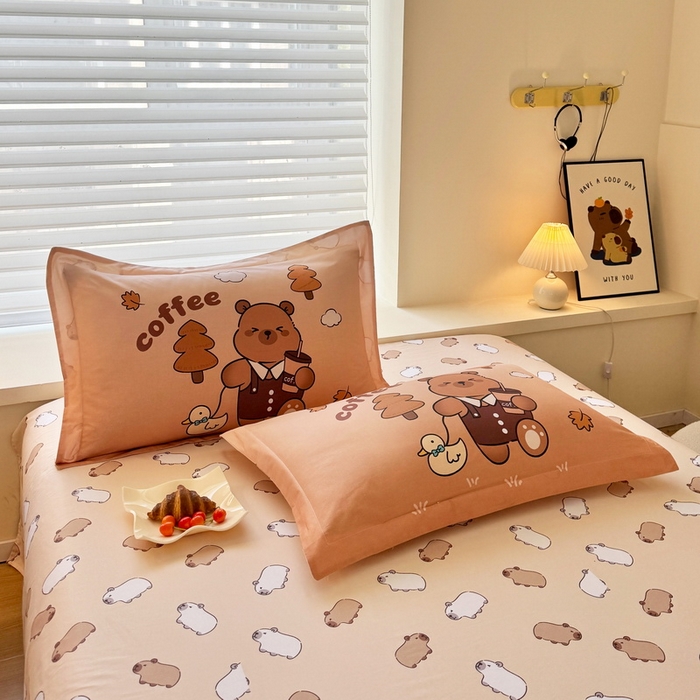 91家纺网 家纺一手货源 找家纺 蘭菲家纺 2025新款全棉大版卡皮巴拉系列四件套 拉小鸭