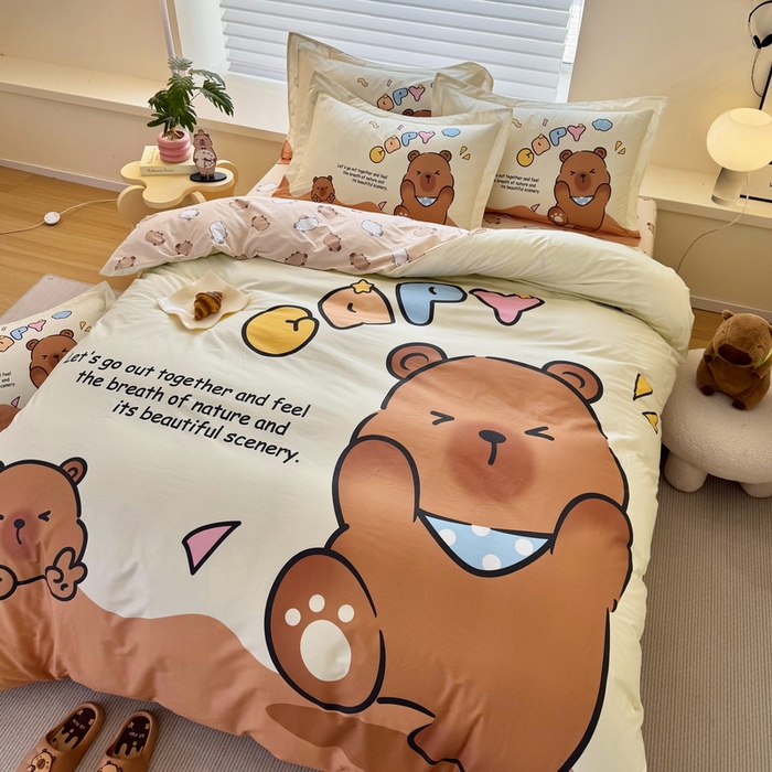 91家纺网 家纺一手货源 找家纺 蘭菲家纺 2025新款全棉大版卡皮巴拉系列四件套 熊巴拉