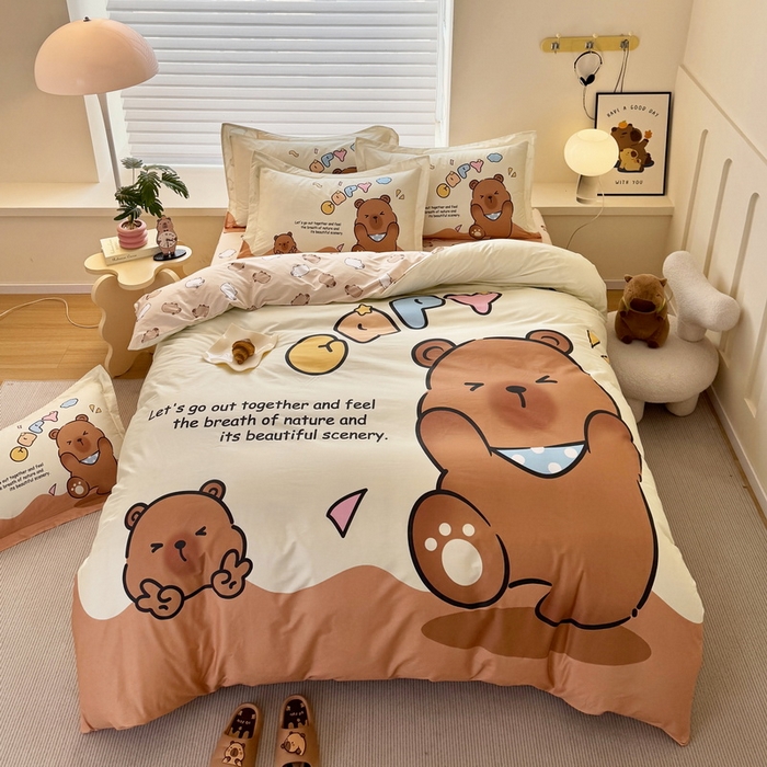 91家纺网 家纺一手货源 找家纺 蘭菲家纺 2025新款全棉大版卡皮巴拉系列四件套 熊巴拉