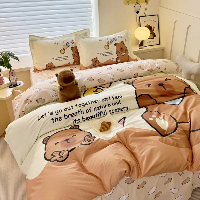 91家纺网 家纺一手货源 找家纺 蘭菲家纺 2025新款全棉大版卡皮巴拉系列四件套 熊巴拉