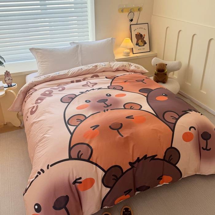 91家纺网 家纺一手货源 找家纺 蘭菲家纺 2025新款全棉大版卡皮巴拉系列单品被套 豚一家