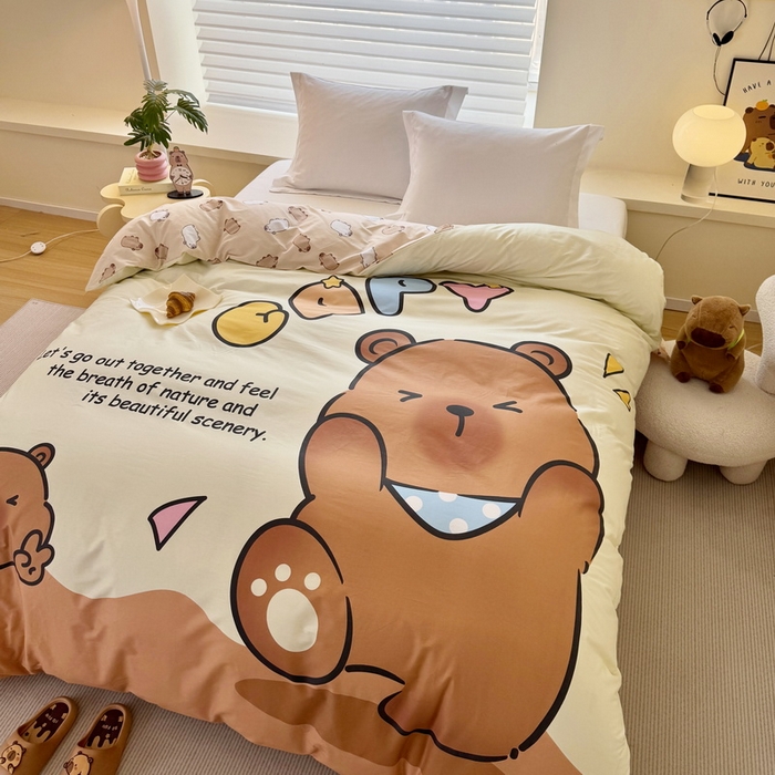 91家纺网 家纺一手货源 找家纺 蘭菲家纺 2025新款全棉大版卡皮巴拉系列单品被套 熊巴拉