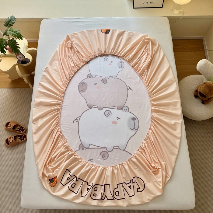 91家纺网 家纺一手货源 找家纺 蘭菲家纺 2025新款全棉大版卡皮巴拉系列单品床笠 沉浸式