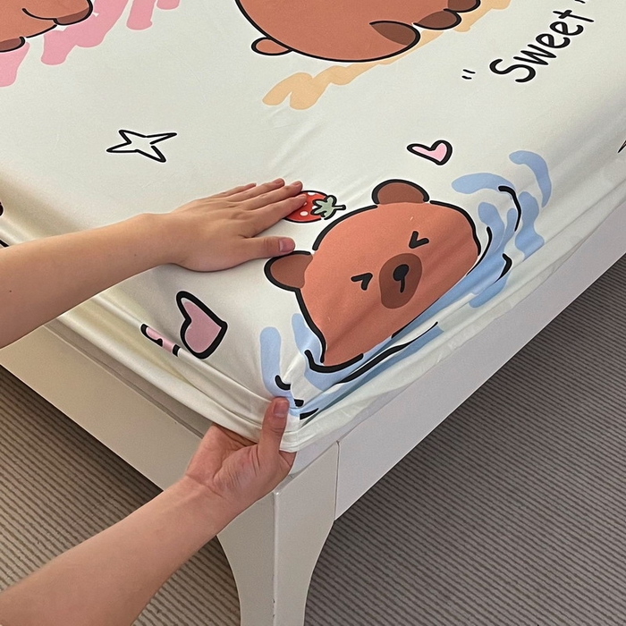 91家纺网 家纺一手货源 找家纺 蘭菲家纺 2025新款全棉大版卡皮巴拉系列单品床笠 豚世界