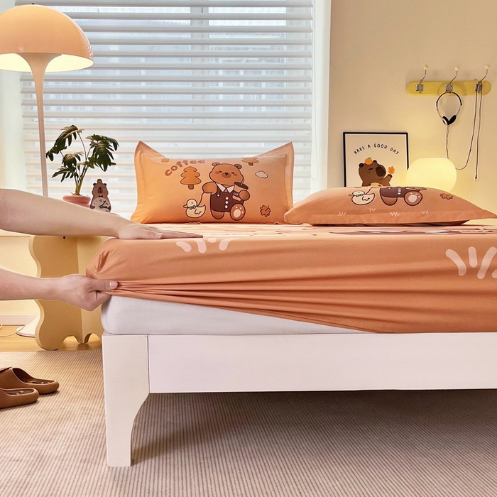 91家纺网 家纺一手货源 找家纺 蘭菲家纺 2025新款全棉大版卡皮巴拉系列单品床笠 拉小鸭